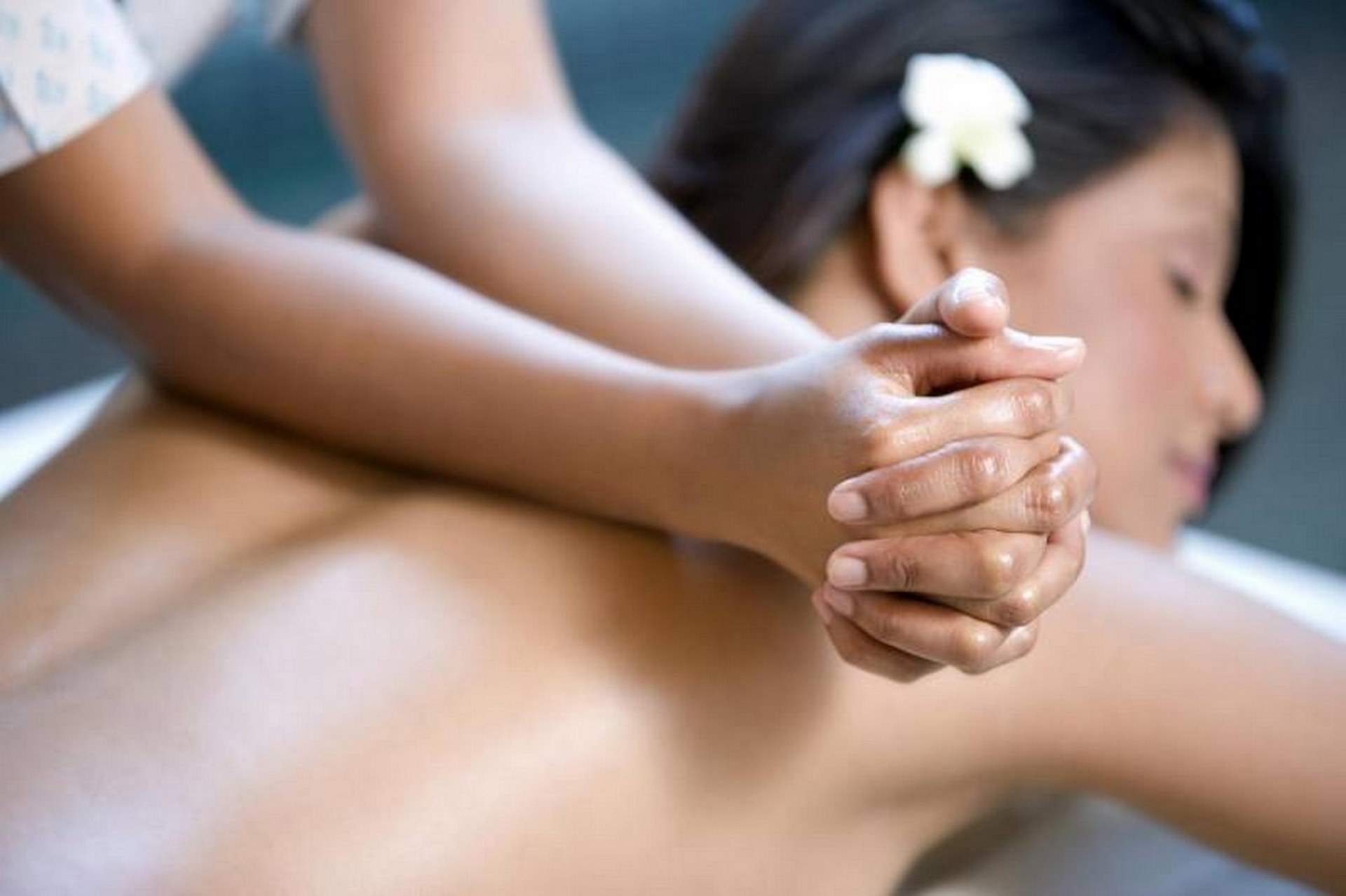 Massage californien à domicile à Mérignac